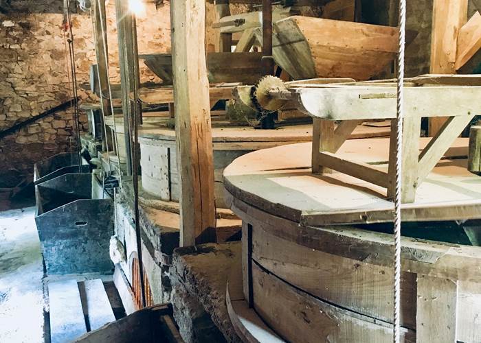 Les meules du Moulin fortifié de Cougnaguet à Calès Lot Tourisme- C