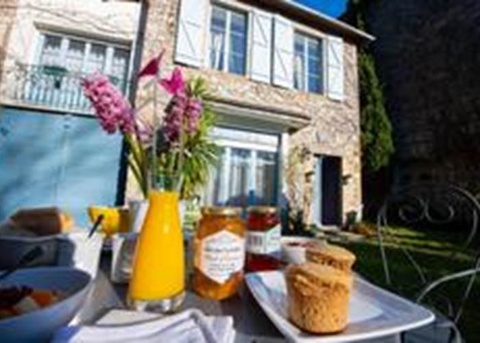 Maison d'hôtes L'Amphitryon - Le petit déjeuner à base de produits locaux