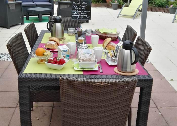 Petit déjeuner sur la terrasse