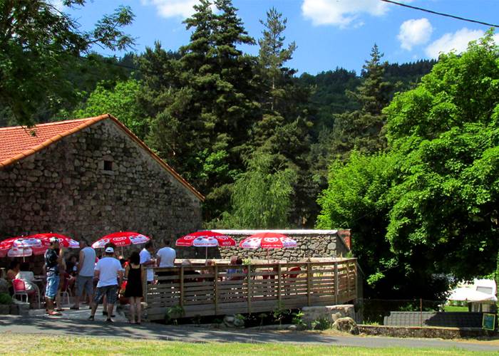 Terrasse côté accès camping