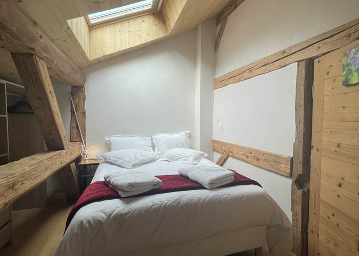 Chambre standard Raiponce avec Velux et vue sur les étoiles filantes depuis votre oreiller !