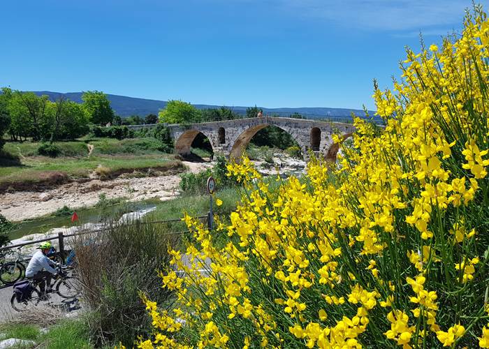 Veloroute_du_Calavon à Pont_Julien dans le Luberon