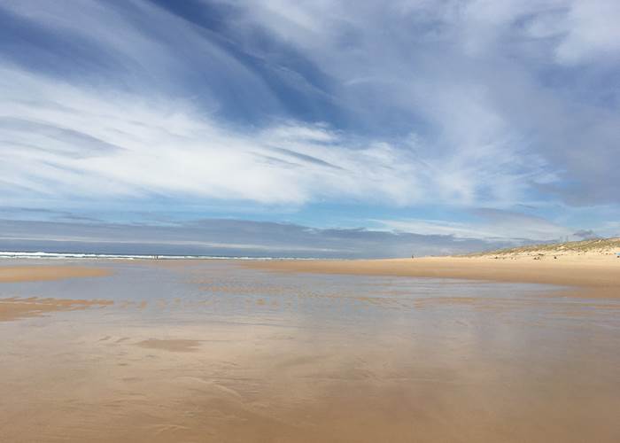 Les plages sauvages du Porge avec un ciel immense.