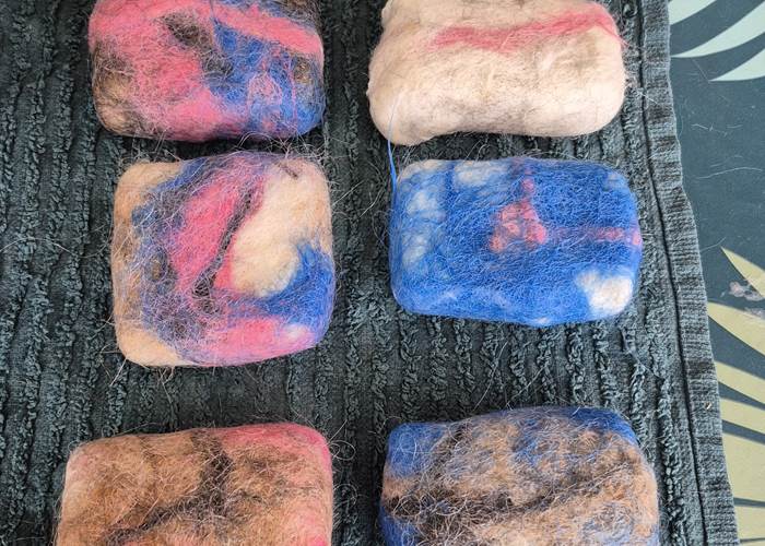 Atelier créatif chez LAMA EMOI savon feutré à la laine