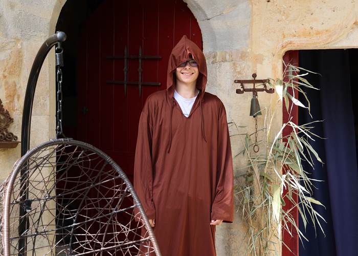 Animation et séjours thématique, loup garou et loup du jour au Château de Saint-Chamarand