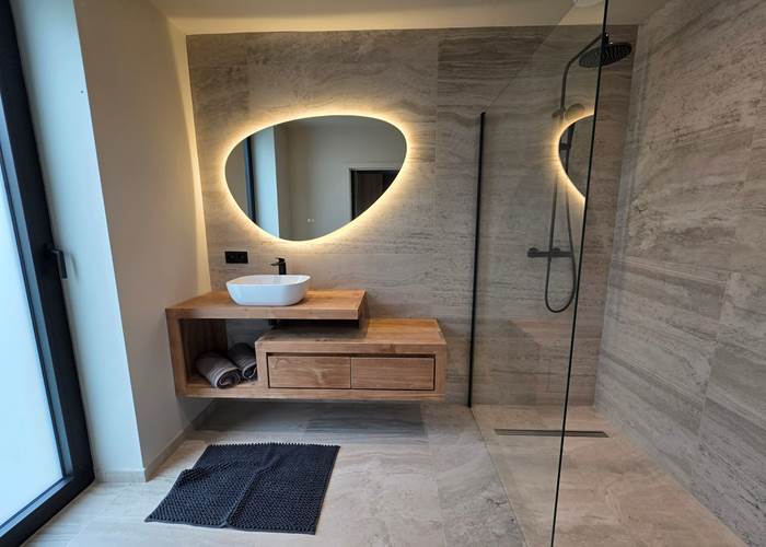salle de bain chambre vue sur le jardin