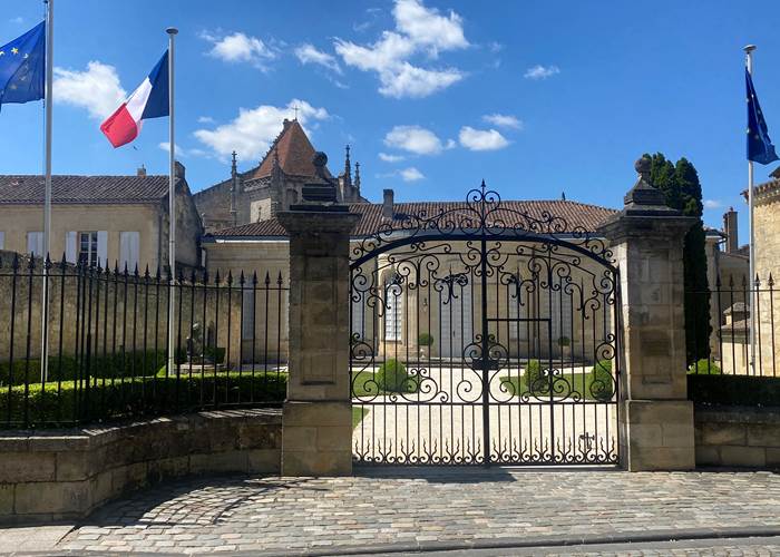 Mairie-commune-Saint-Emilion-architecture-Bordelais