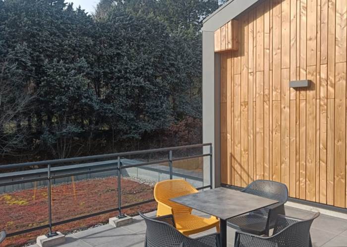 La terrasse végétalisée à l'étage