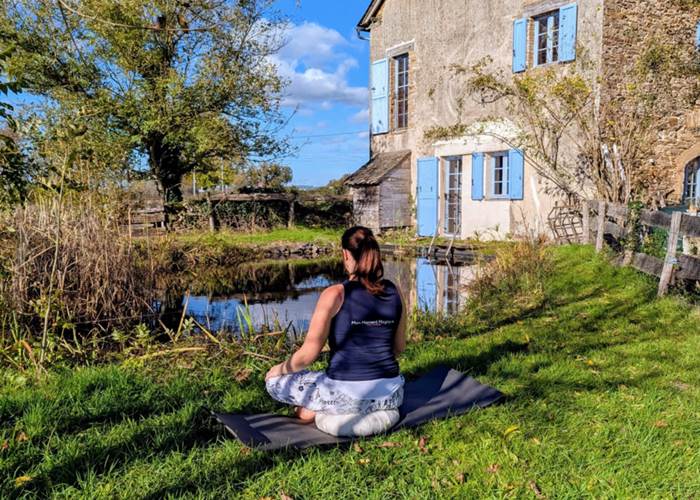 meditation-sophrologie-jardin-saisonnee-bien-etre-maison-hotes-aveyron.jpg