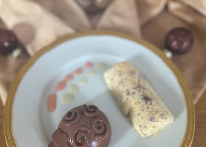 duo de dessert : boule tout chocolat et nougat glacé dîner réveillon Demeure du Porzou