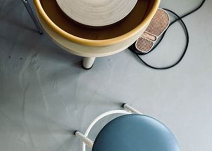 Le tour à l'atelier LM Céramique à Lagnes Provence