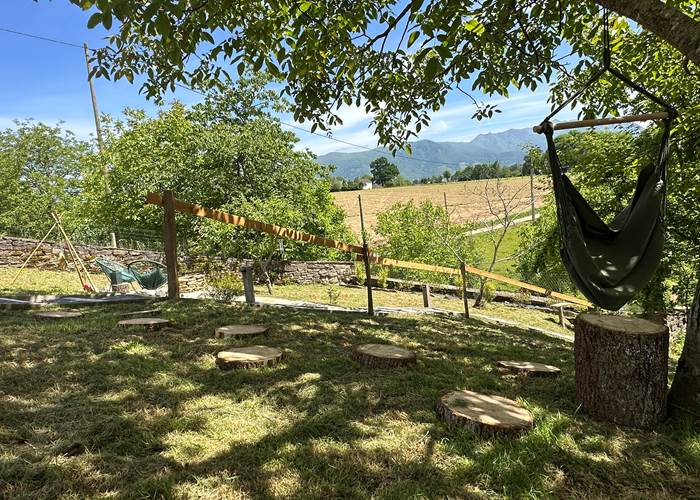 Une petite sieste à l'ombre avec vue sur les Pyrénées