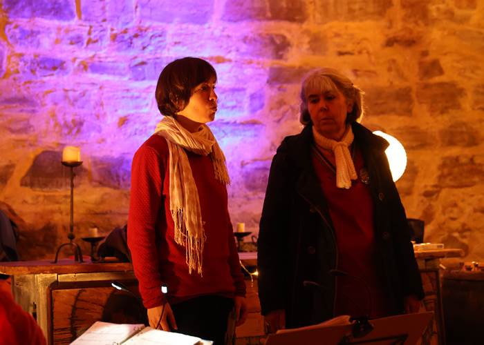 Le Chœur de Femmes VARIA VOCE, éclairage à la bougie au Château de Saint-Chamarand