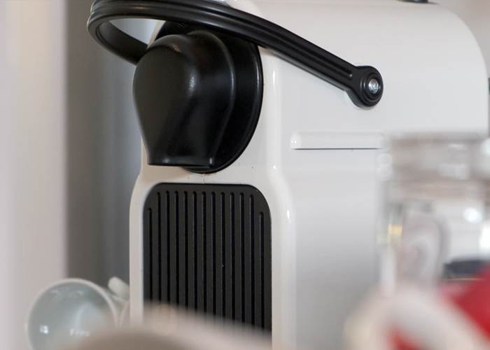 048