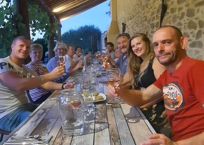 Table d'hôtes accord mets et vin en présence d'un vigneron 🍷