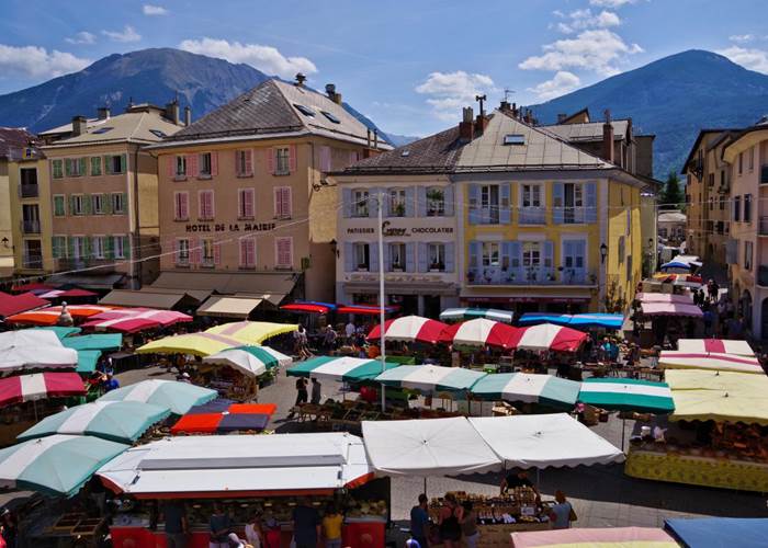 Le marché provençal d'Embrun