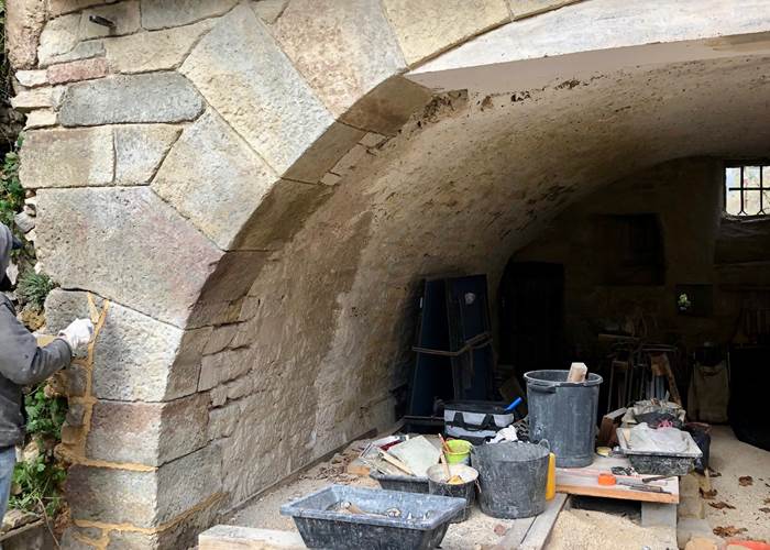 La voûte de la "crypte" du Château de Saint-Chamarand reprend vie!