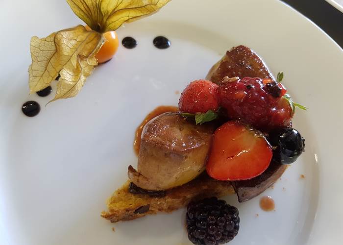 Foie Gras de la Ferme de Beauregard rôti aux fruits rouges