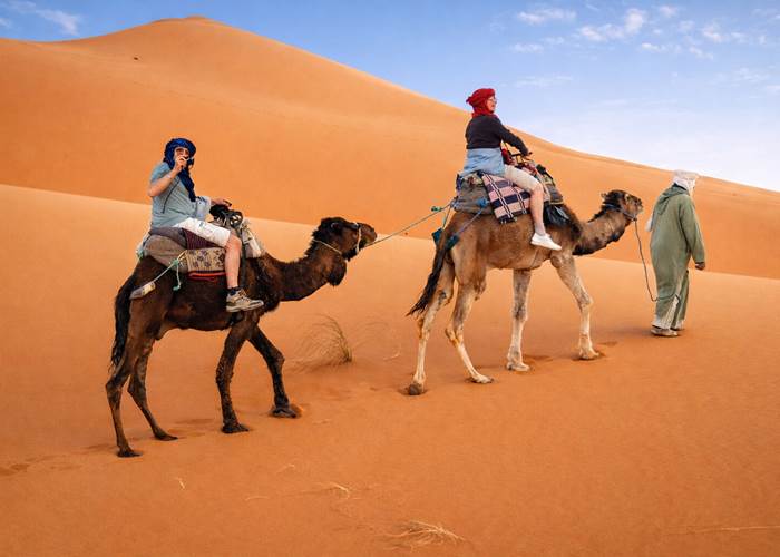 Traversée des dunes à dos de dromadaire