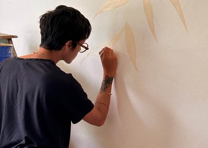 Peinture à la main sur le mur de la chambre " Fleur sauvage"