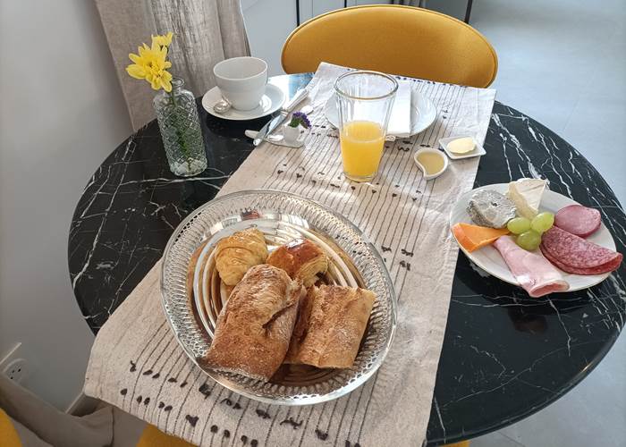 Villa Buffon Angers petit déjeuner option Tradition avec supplément