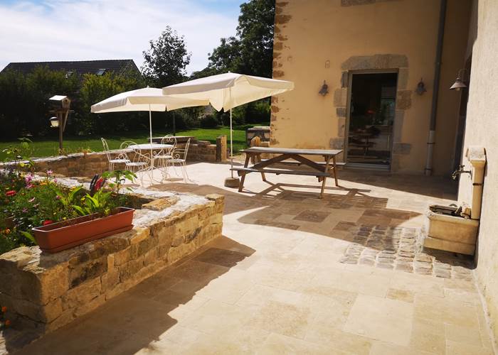 Sur les Terrasses,  le temps semble suspendu et où chaque instant est une invitation à la détente et au bien-être