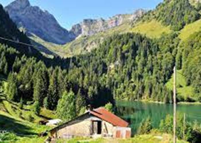 RANDONNÉE DU LAC DES PLAGNES AU LAC DE TAVANEUSE (AR)