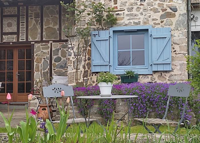 Chambres d'hôtes l'Amphitryon - Détente dans le jardin