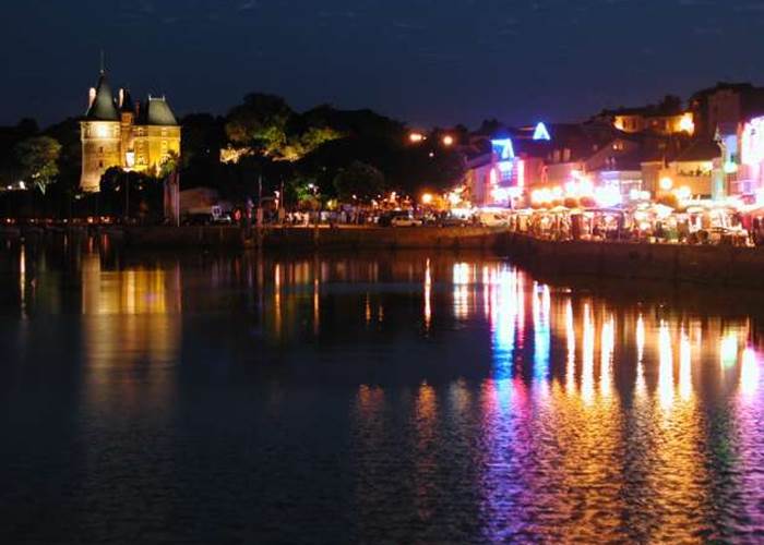 Château et port nocturne
