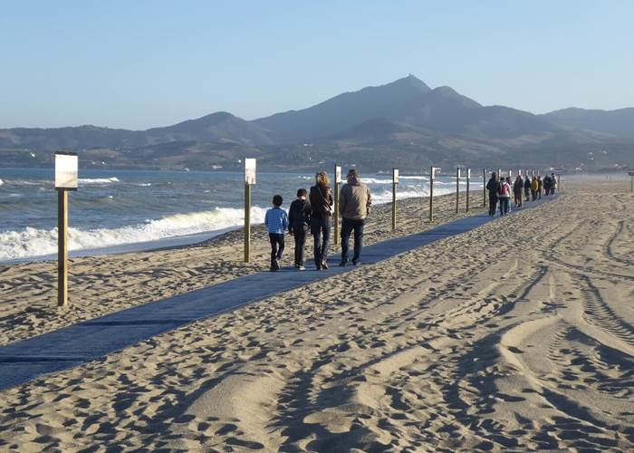 exposition de photos d'archives sur la plage d'Argelès  à l'occasion des 80 ans de la Retirada