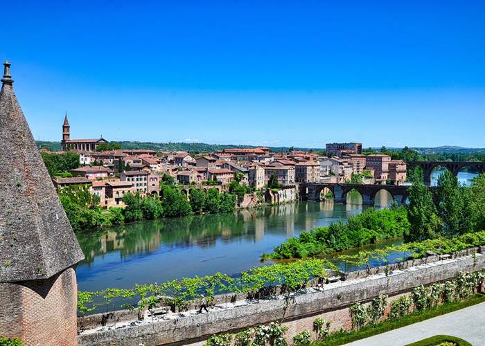 albi-vue-panoramique-pont-vieux-cathedrale-proche-saisonnee-chambres-hotes-aveyron.jpg