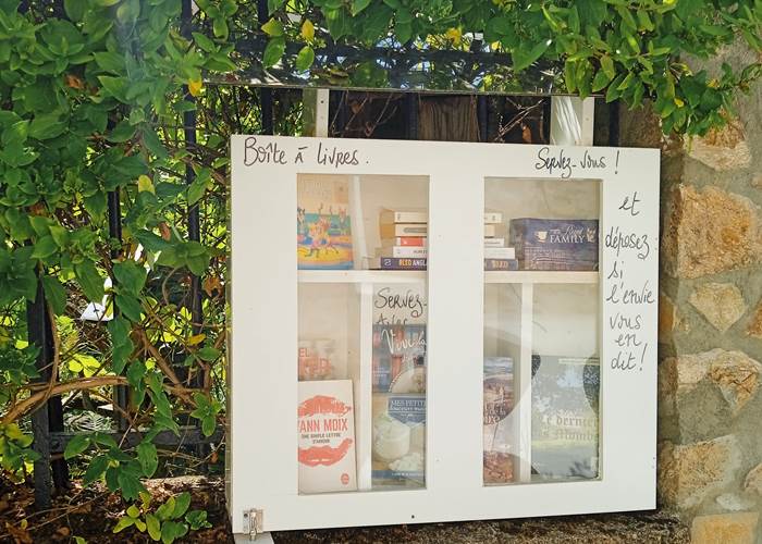 Chambre d'Hôtes l'Éphémère - La Boîte à Livres