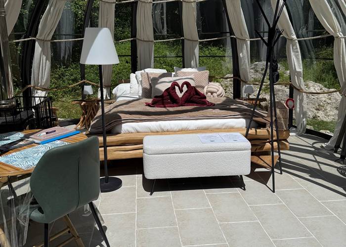 interieur bulle transparente pour week-end romantique proche Clermont-Ferrand-page