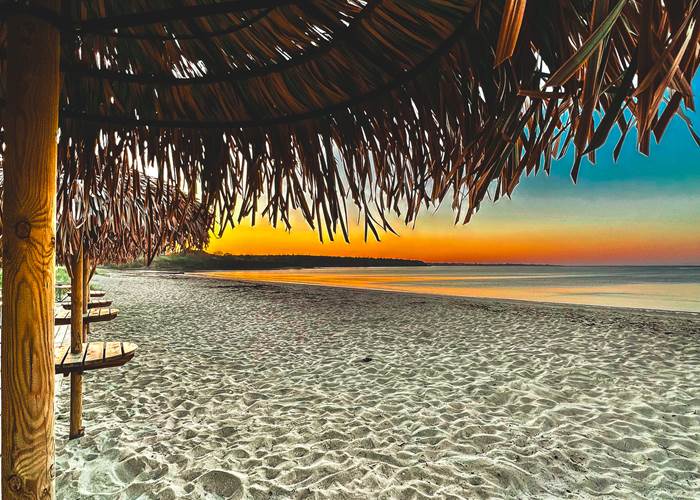 Lever de soleil sur la plage de Kerleven depuis le restaurant Le Copa La Forêt-Fouesnant