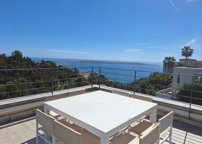 toit terrasse repas vue sur mer