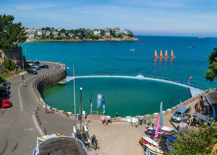 Clos de la Fontaine Dinard, Piscine extérieure de l'Ecluse 800m (Jo Labb)