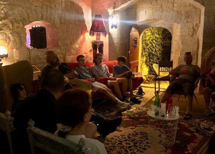 Animations et soirées jeux dans le grand salon du Château de Saint-Chamarand