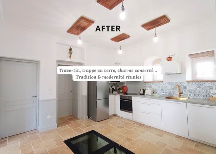 Cuisine rénovée en travertin, charme ancien et modernité au Manoir du Colombier