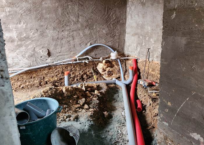 Travaux salle de réception Passage gaines et canalisation avant coulage de dalle