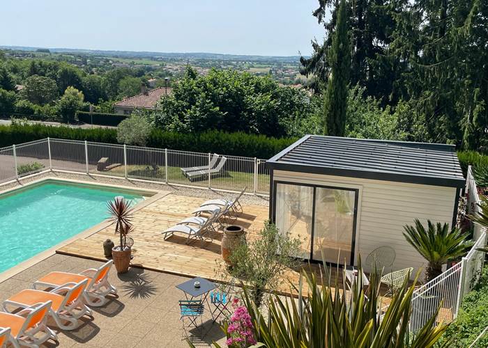 la vue sur la piscine du parc