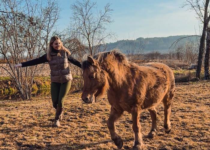 Un moment de complicité avec mon poney, reflet de ma philosophie de vie