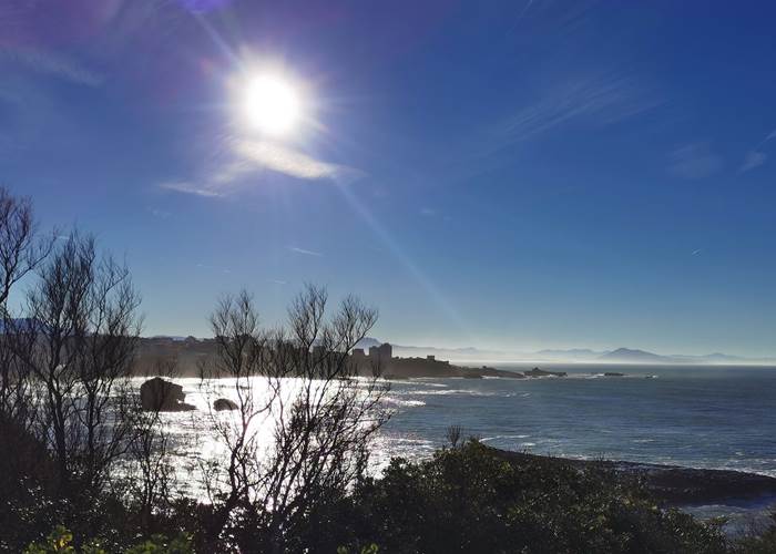 La Baie de Biarritz vue vers les monts d'Espagne