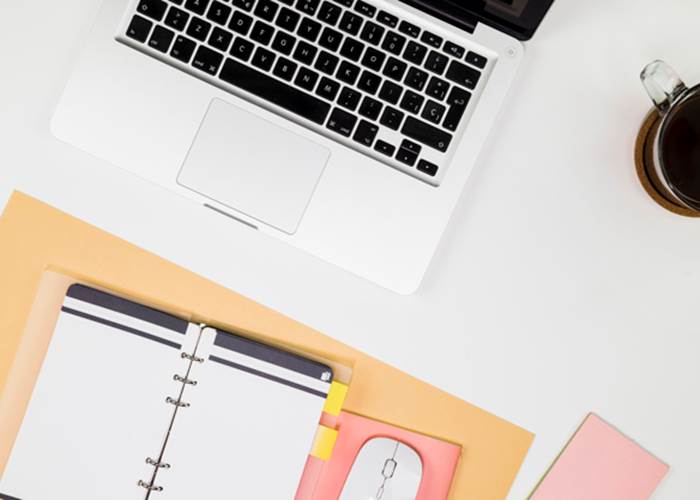 ordinateur-portable-carnet-tasse-cafe