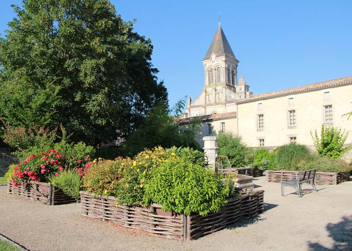 Petit jardin public à Nieul