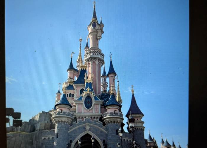 Chateau de  Disneyland  Paris  à 3 heures  du Domaine de launay blot