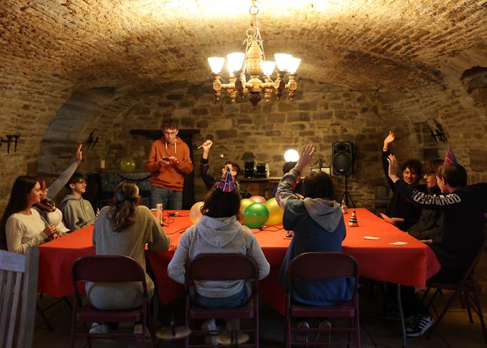 Soirée loup garou dans la salle voutée au Château de Saint-Chamarand dans le Lot