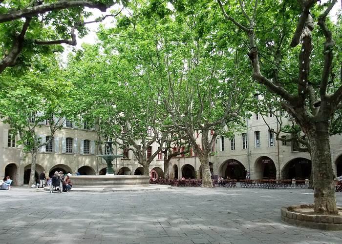 uzes