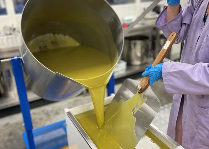 coulage-savon-lait-ânesse-bergamote