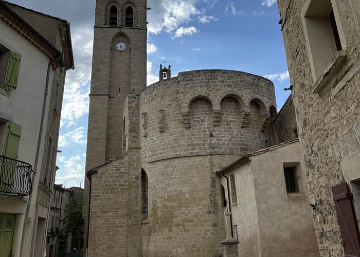 Église Saint-Étienne au cœur du village de Montblanc dans l’Hérault lors des Journées européennes du patrimoine