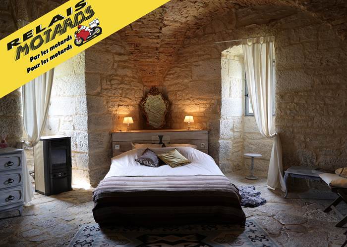 Accueil de groupe motard au Château de Saint-Chamarand : chambre et table d'hôtes dans le Lot.